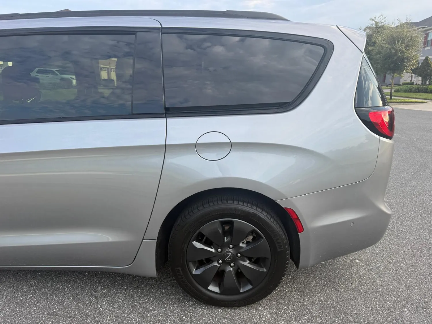 Chysler Pacifica 2